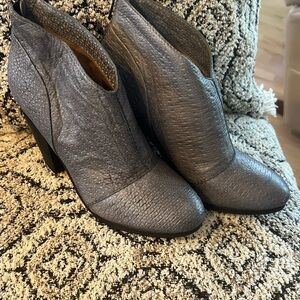 Gray Textured leather Women's Ankle Boots